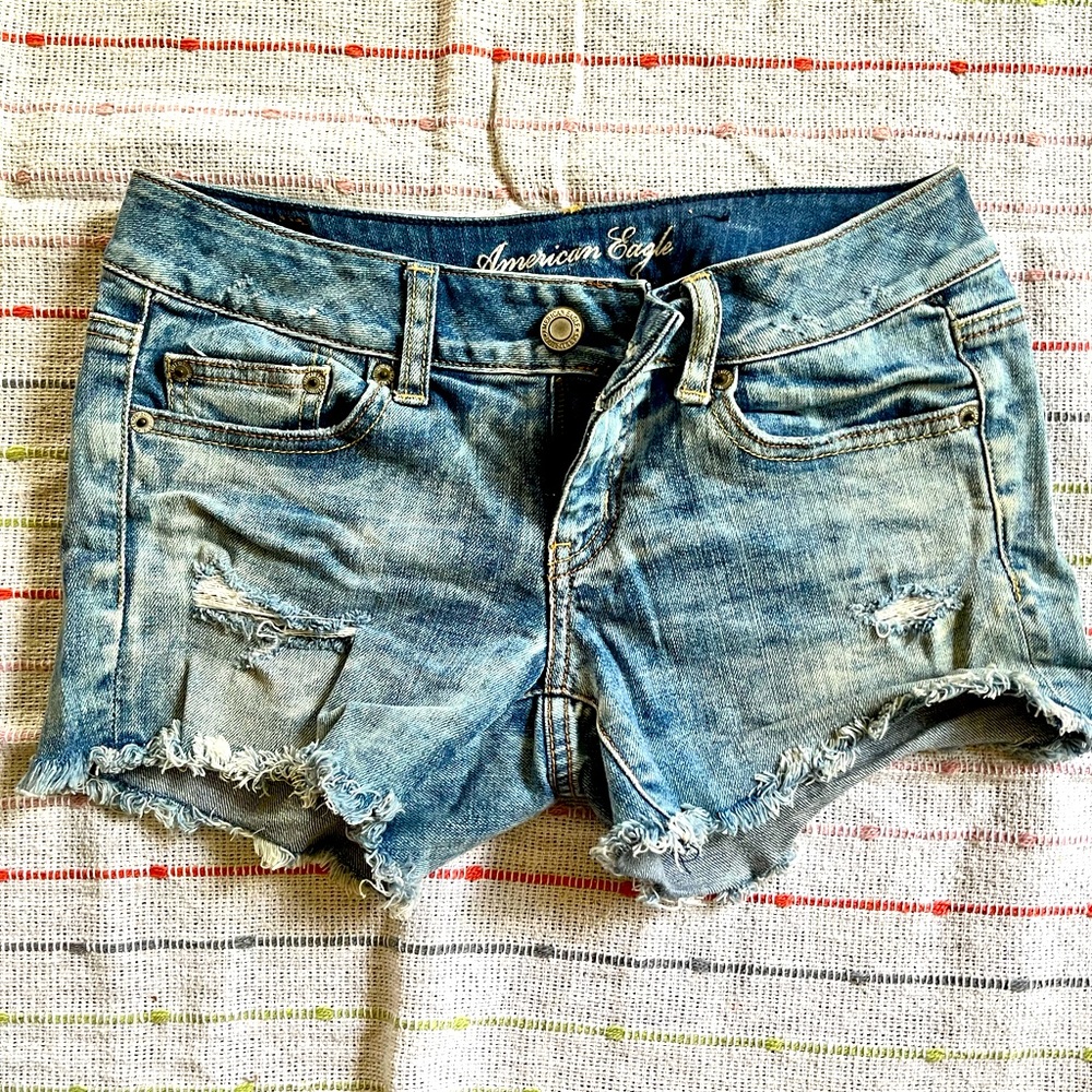 American eagle distressed jean denim shorts size 2 juniors or women summer